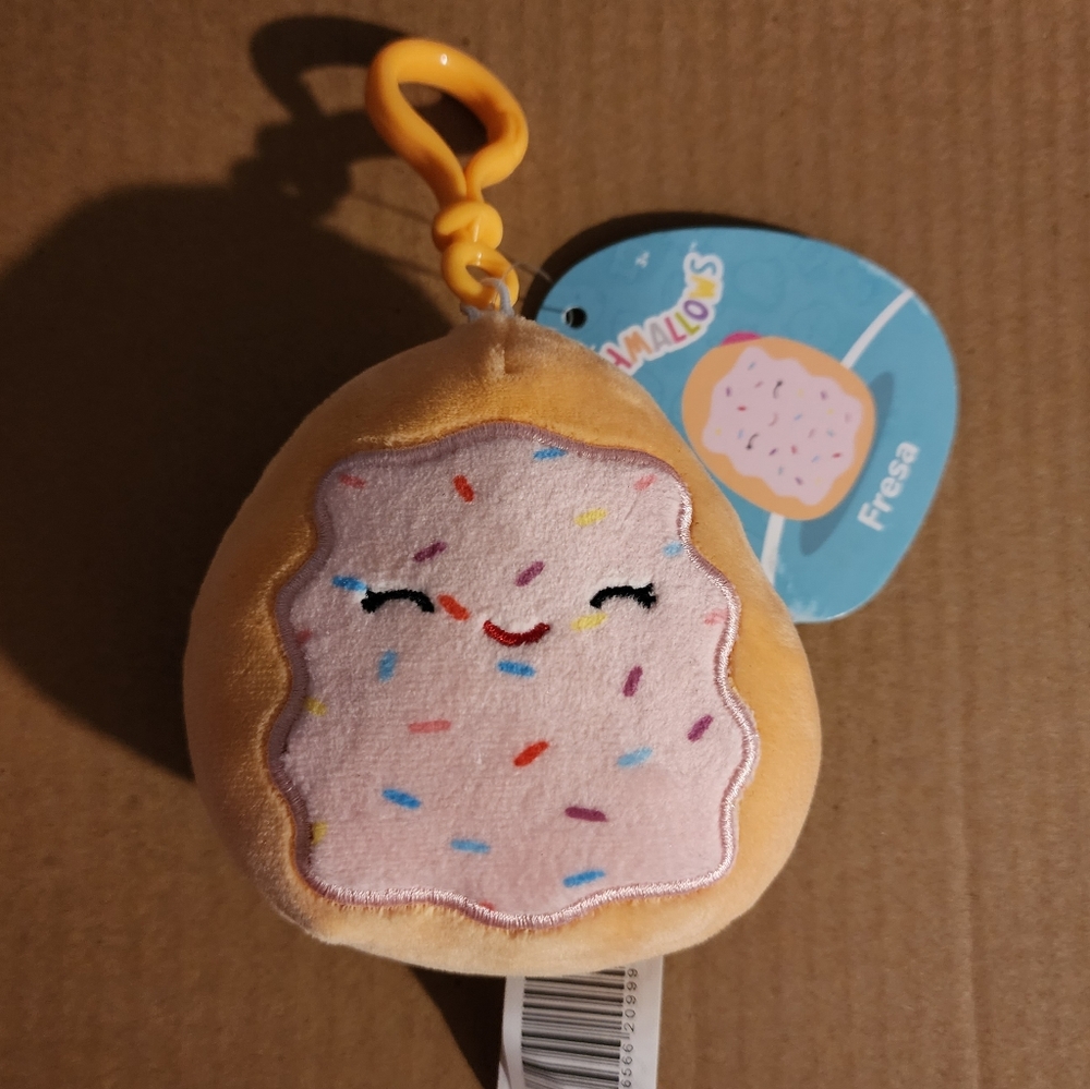 Squishmallow Clip - Fresa the poptart pastry